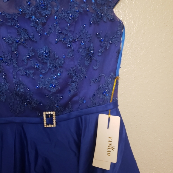 Dresses - Picture 5 of 8